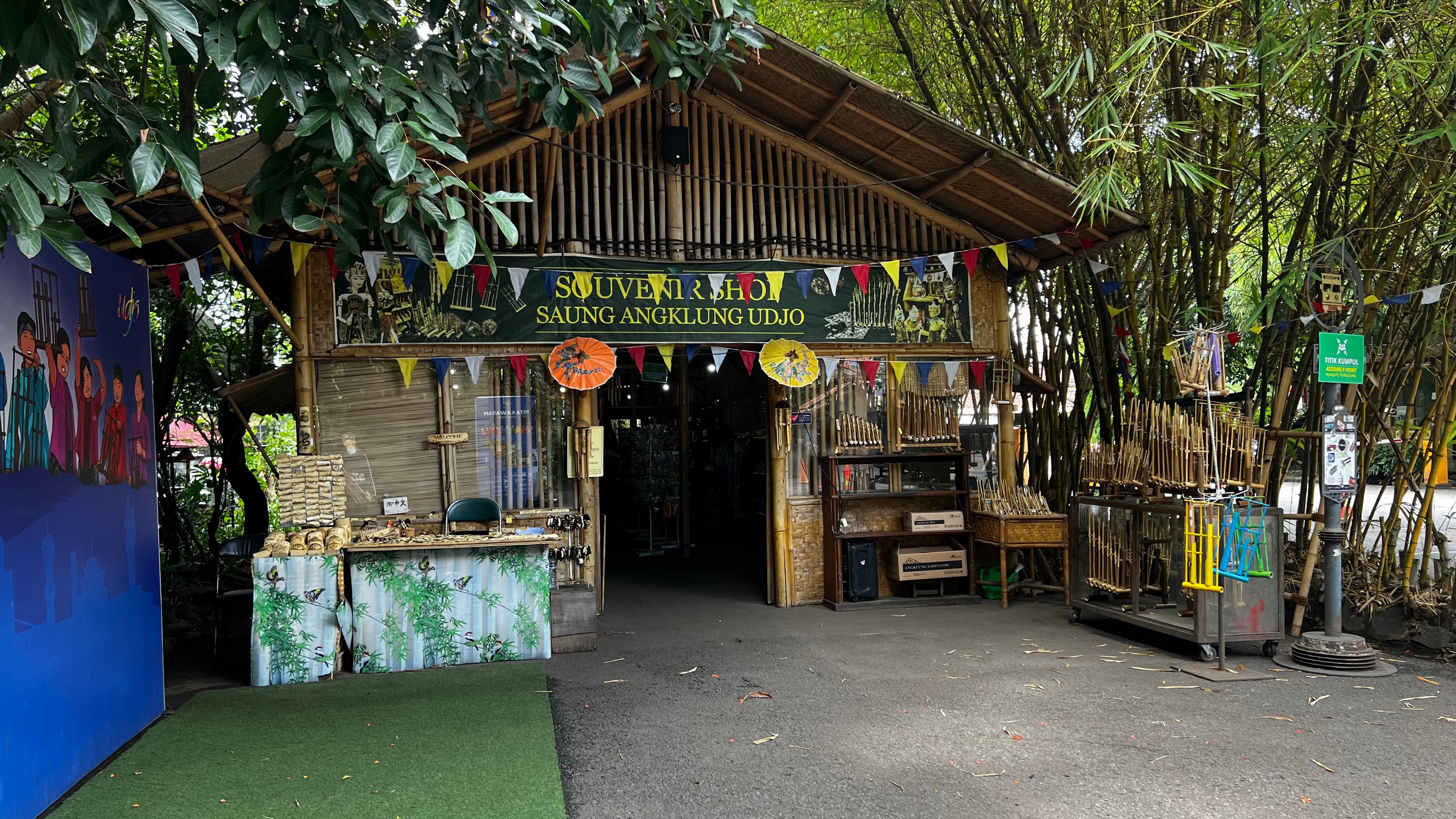 Souvenir Gallery Header