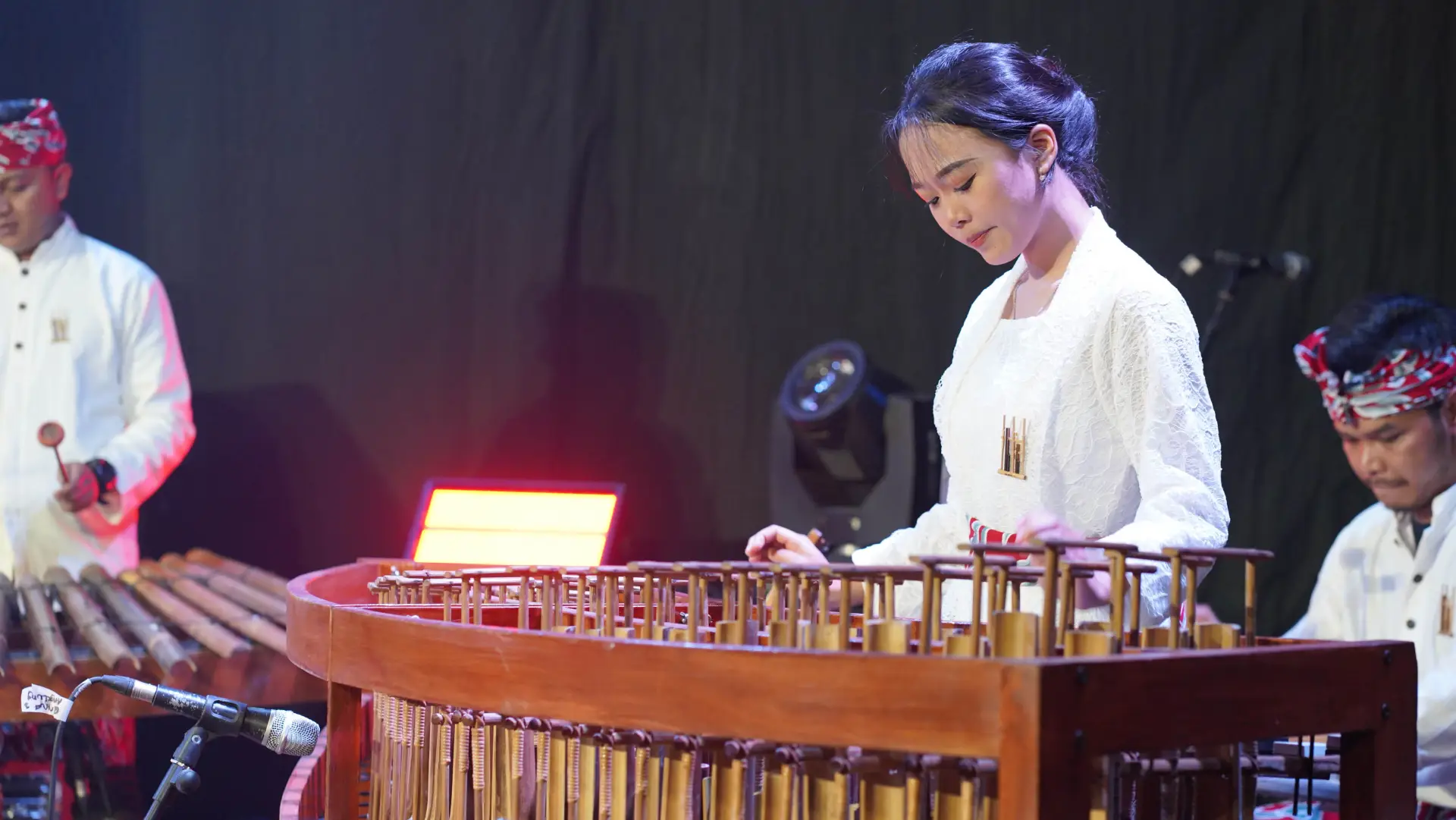 Trio Angklung